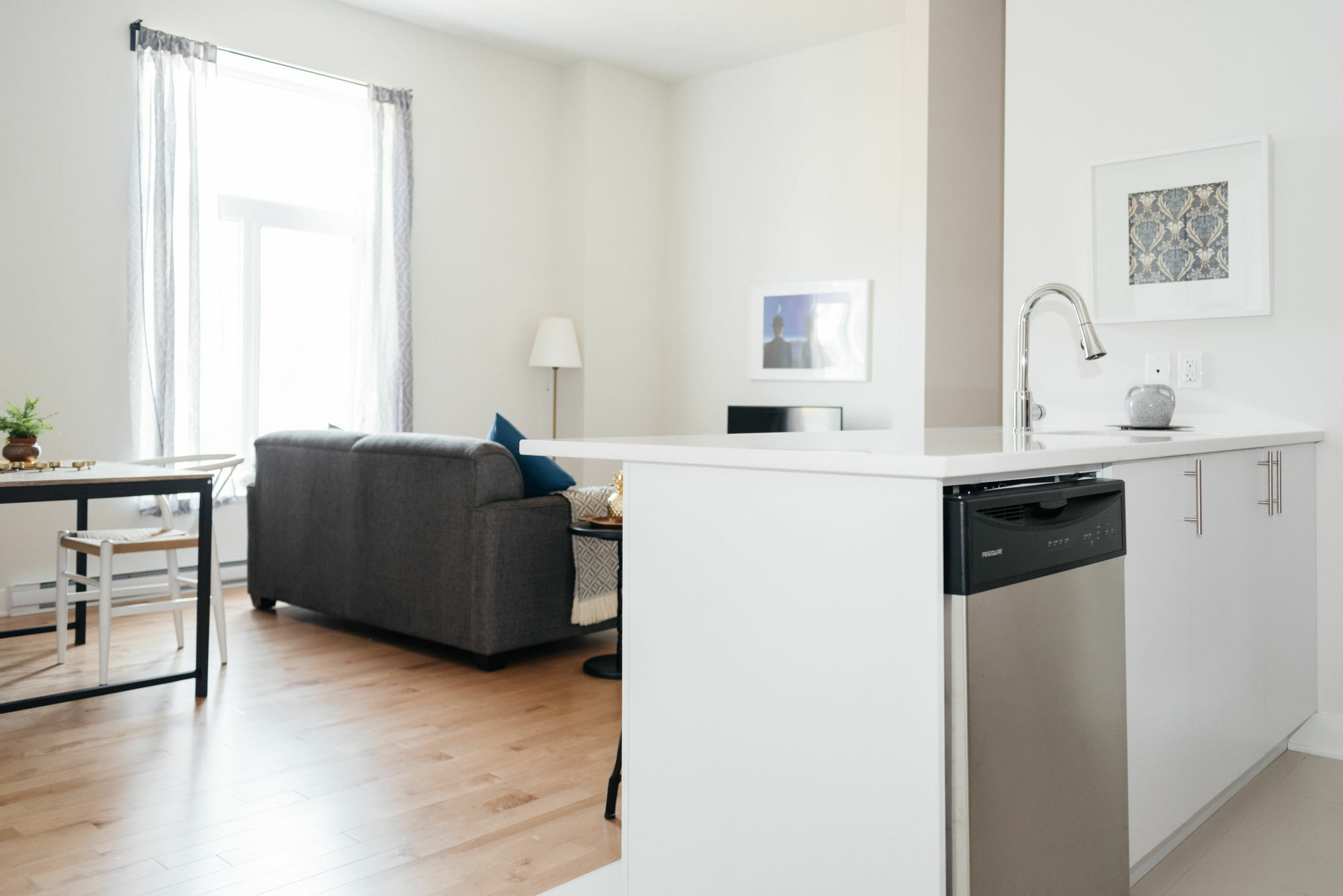 Chic 1Br In The Village By Sonder Montreal Exterior photo