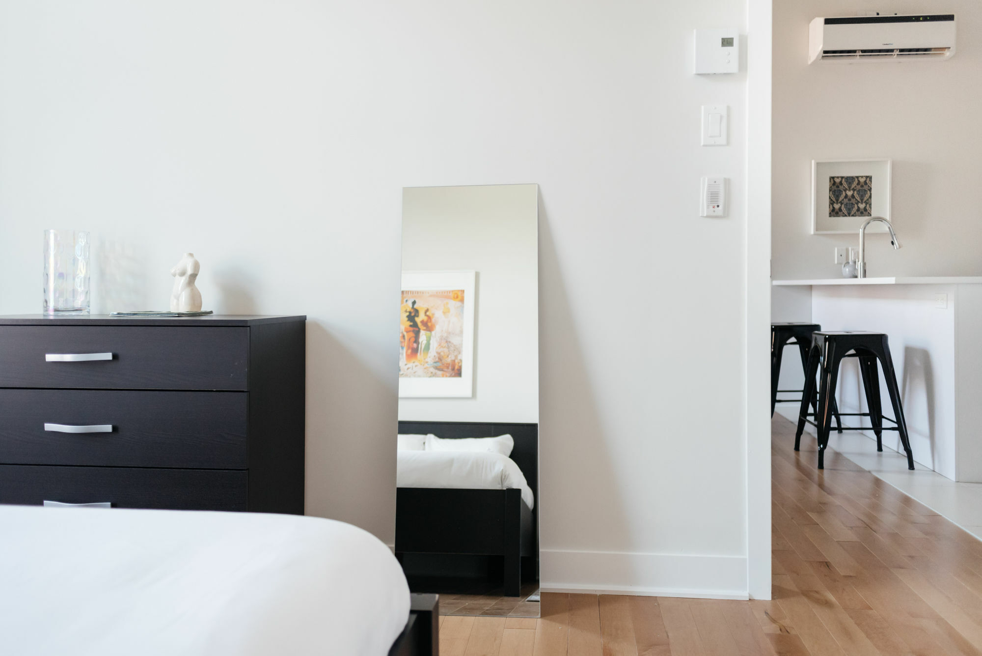 Chic 1Br In The Village By Sonder Montreal Exterior photo